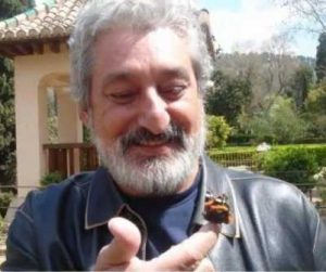 ابی پروانه‌ ای در مشت