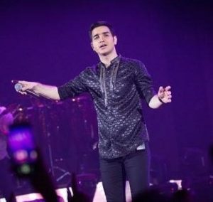 محسن یگانه نه