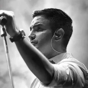 محسن یگانه سکوت