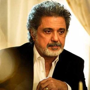 داریوش با این‌که از من دوری