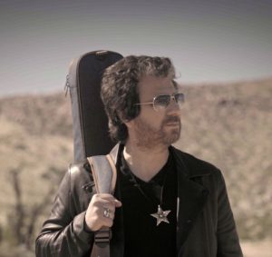 منصور گیسو در باد