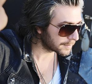 منصور کلافه